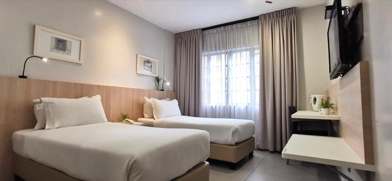 Country Inn Kulai Exteriör bild