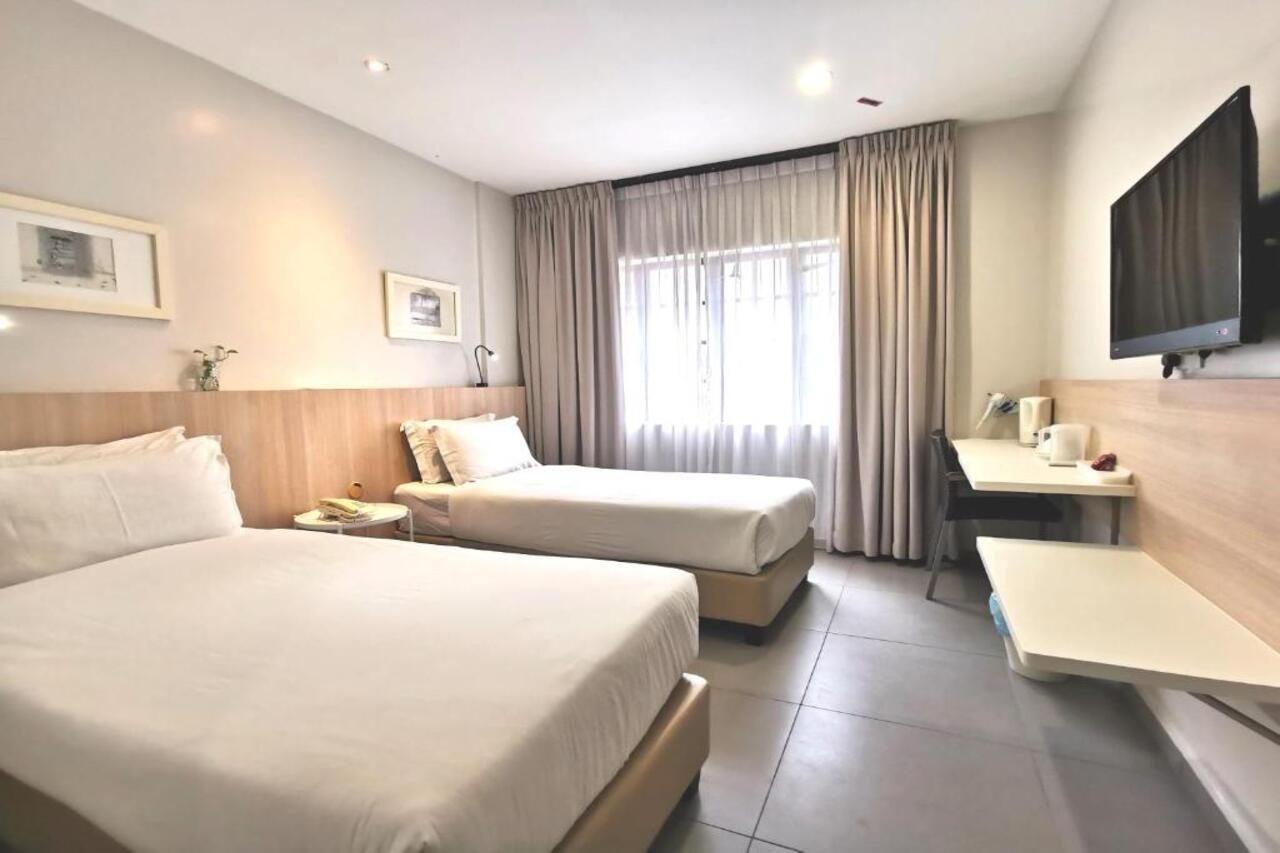 Country Inn Kulai Exteriör bild